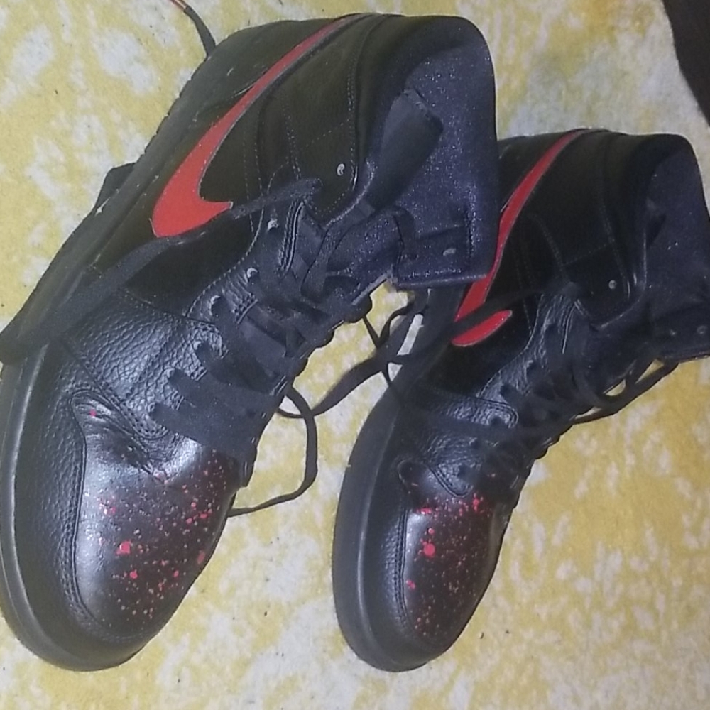 JORDAN 1 RED SPLATTERED PAINT